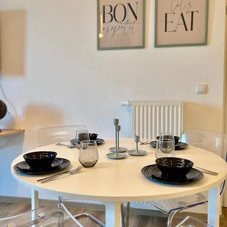 Appartement Picassos Escape Mit Kueche Und Kostenlosem Parkplatz In Mitte! *