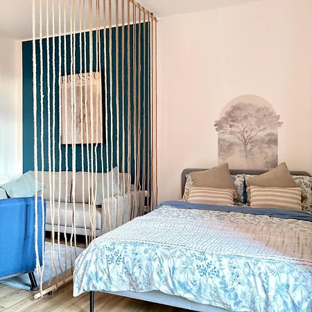Appartement Picassos Escape Mit Kueche Und Kostenlosem Parkplatz In Mitte! Cassel