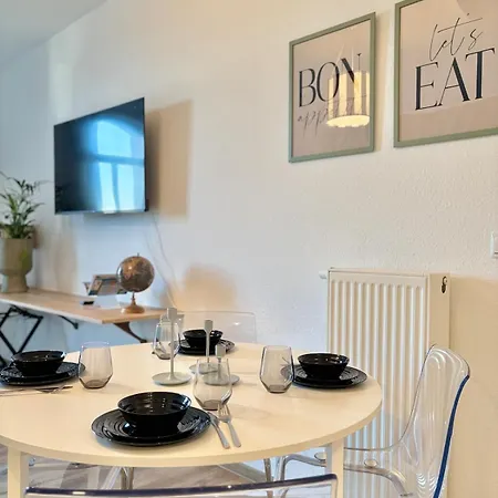Apartamento Picassos Escape Mit Kueche Und Kostenlosem Parkplatz In Mitte!