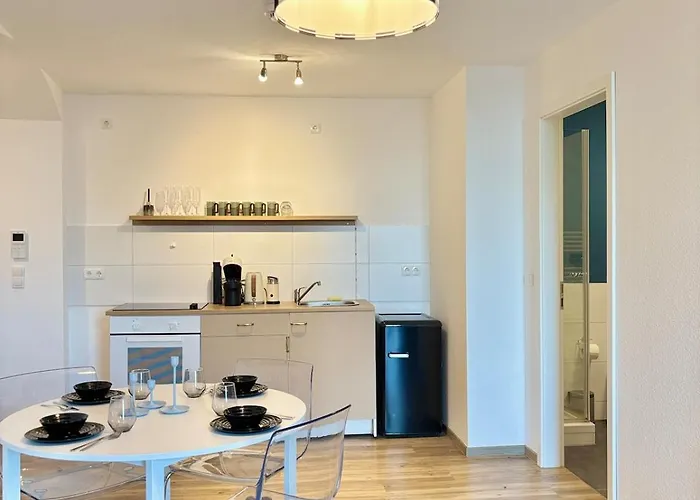 Picassos Escape Mit Küche Und Kostenlosem Parkplatz In Mitte! Apartment