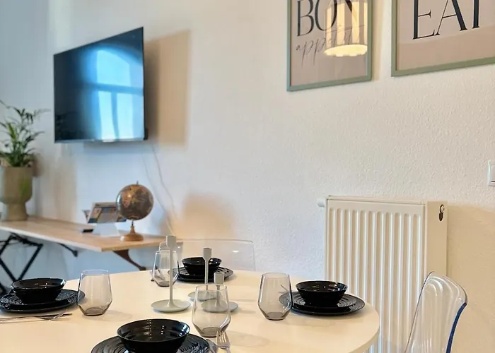 Apartment Picassos Escape Mit Küche Und Kostenlosem Parkplatz In Mitte!